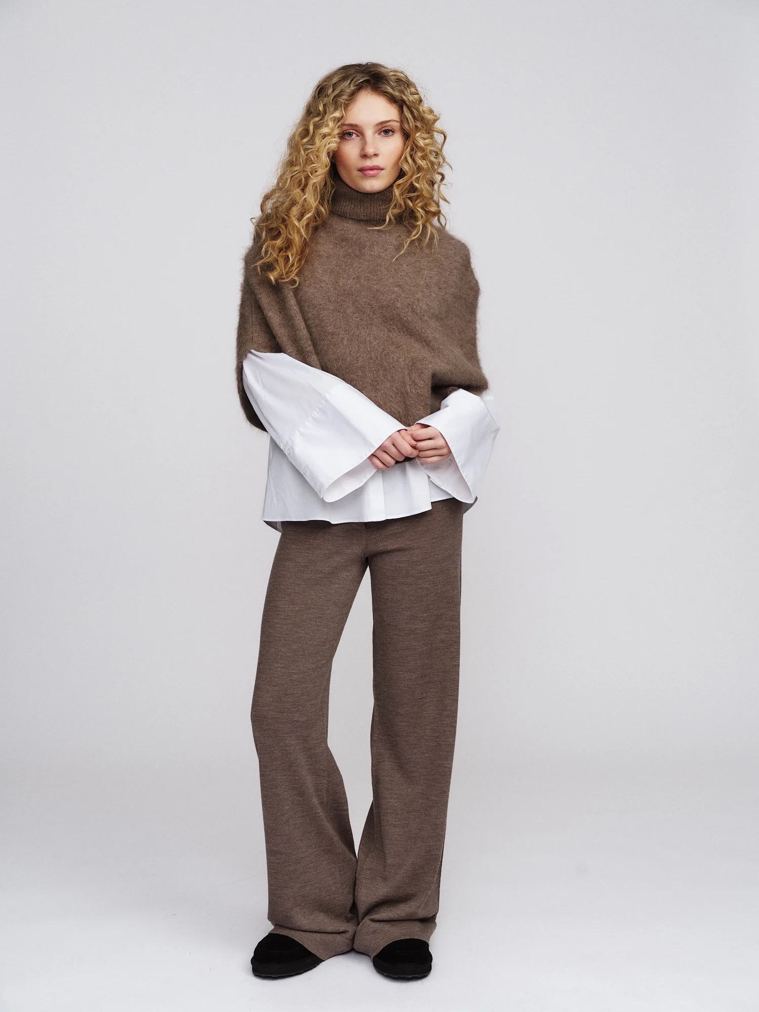 2766_54be03429b-nina-merino-pants_light-brown-maiken-brushed-poncho_light-brown-zoom
